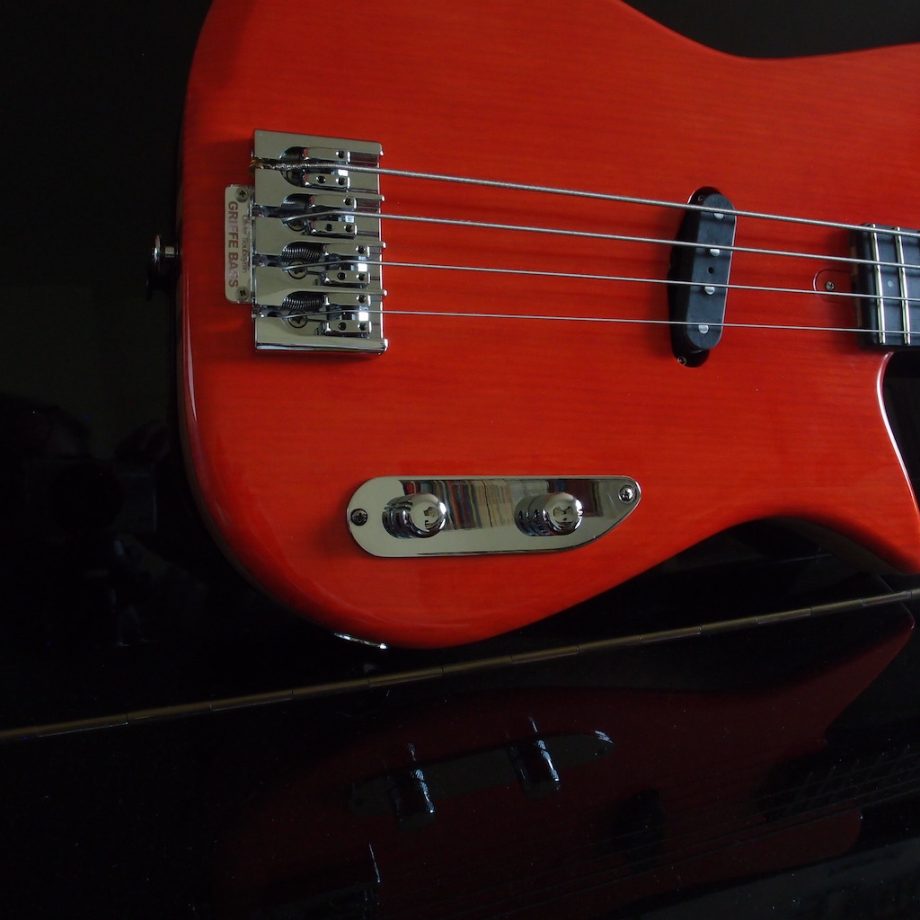 Griffe-Bass corps teinté, verni polyurethane brillant